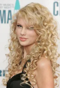 taylor-swift-Tight curls